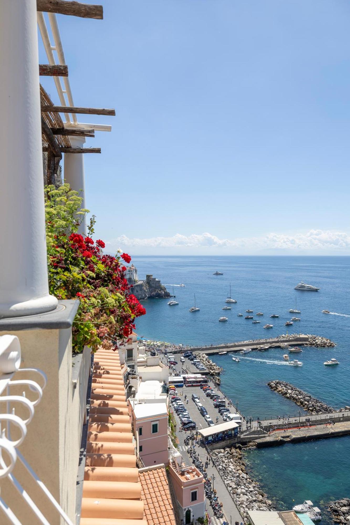Apartments Amalfi Design Sea View Accessible By 250 Steps Bagian luar foto