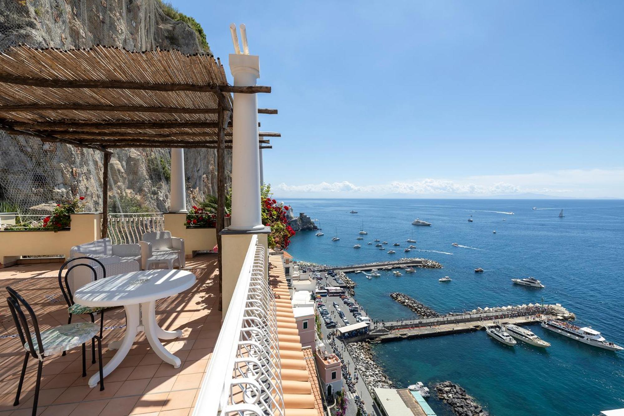 Apartments Amalfi Design Sea View Accessible By 250 Steps Bagian luar foto