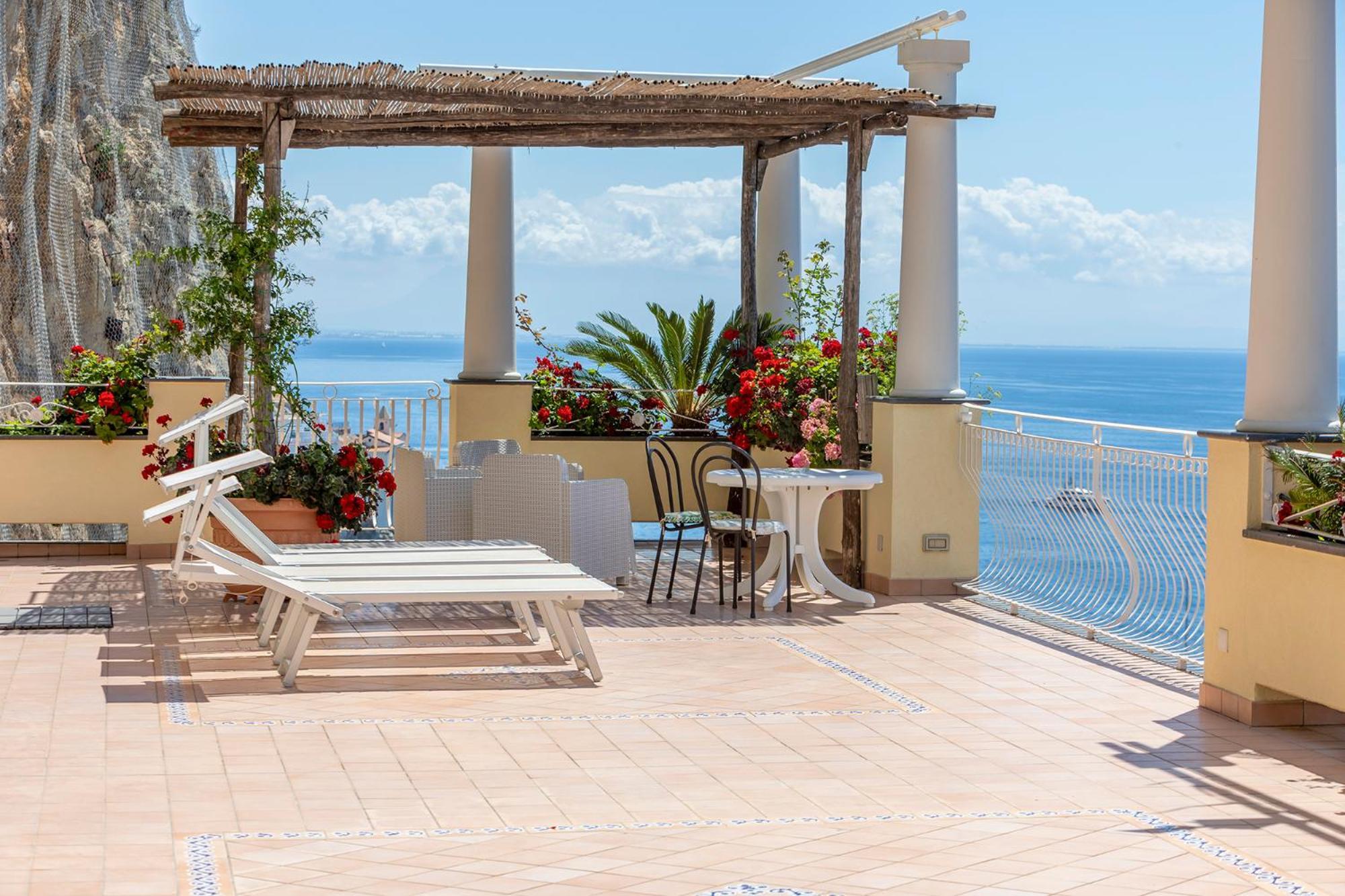 Apartments Amalfi Design Sea View Accessible By 250 Steps Bagian luar foto