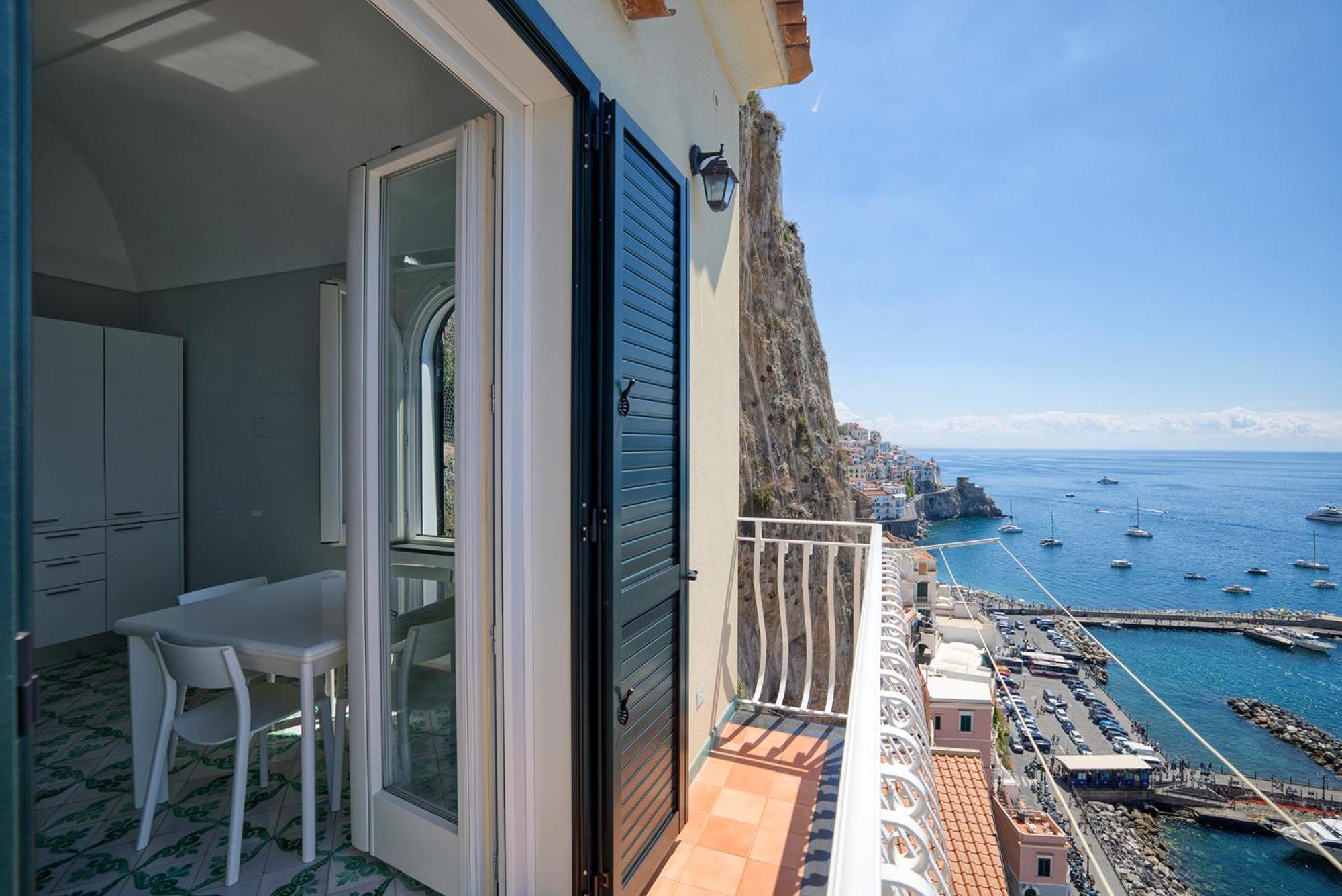 Apartments Amalfi Design Sea View Accessible By 250 Steps Bagian luar foto