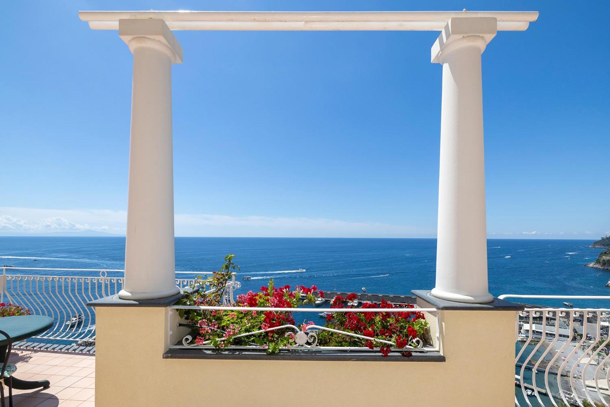 Apartments Amalfi Design Sea View Accessible By 250 Steps Bagian luar foto