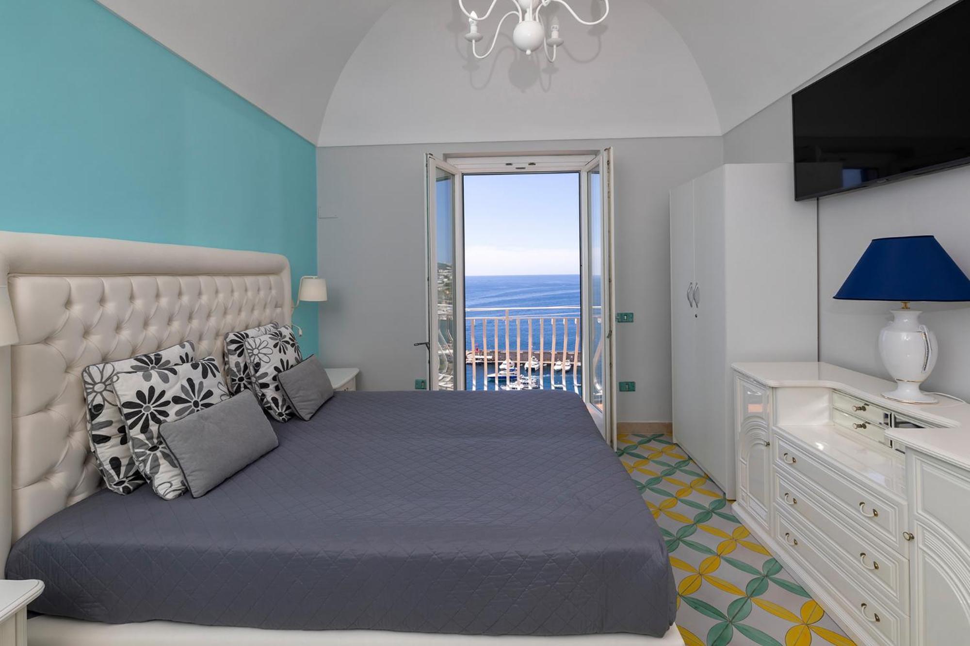 Apartments Amalfi Design Sea View Accessible By 250 Steps Bagian luar foto