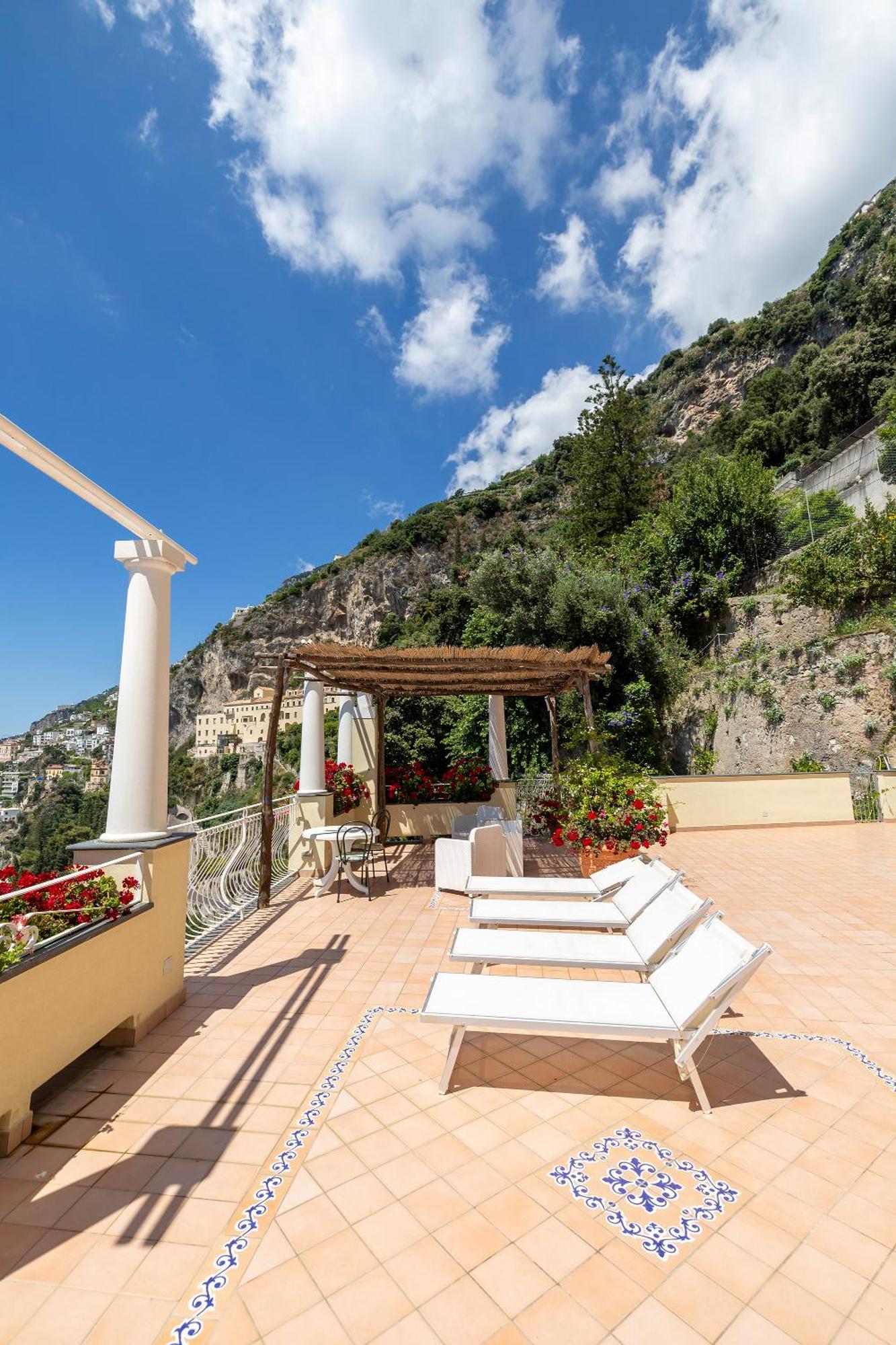Apartments Amalfi Design Sea View Accessible By 250 Steps Bagian luar foto