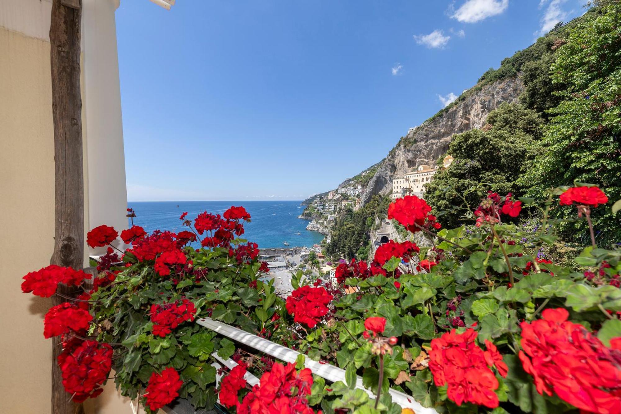 Apartments Amalfi Design Sea View Accessible By 250 Steps Bagian luar foto