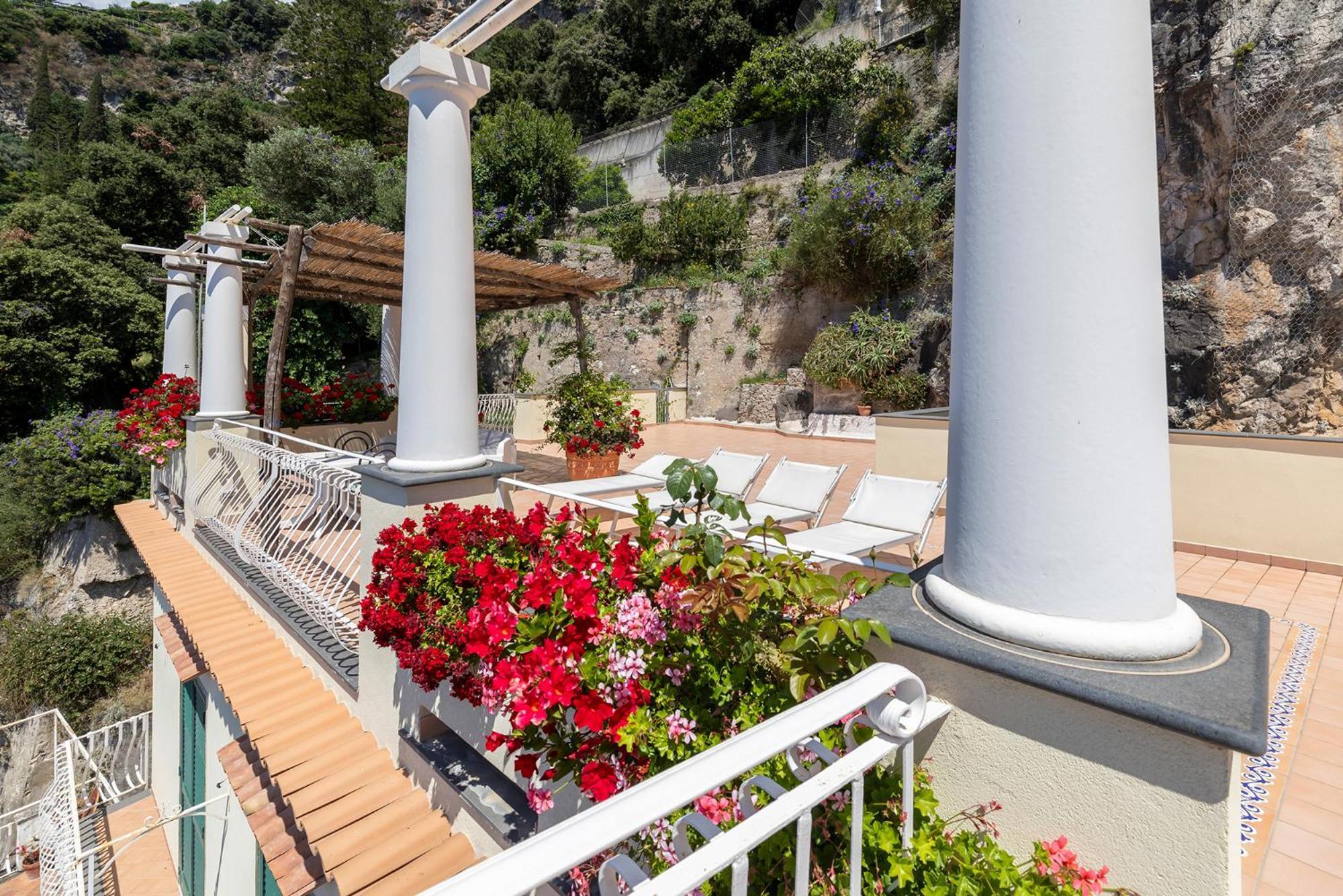 Apartments Amalfi Design Sea View Accessible By 250 Steps Bagian luar foto